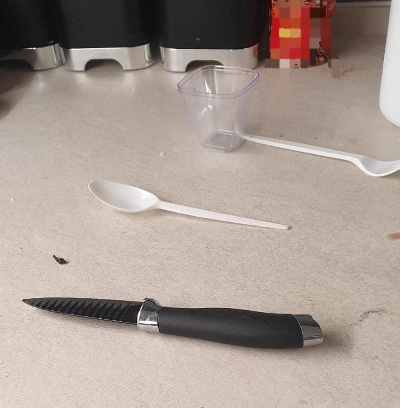 "הסכין עפה לו לפנים" צילום: דוברות המשטרה