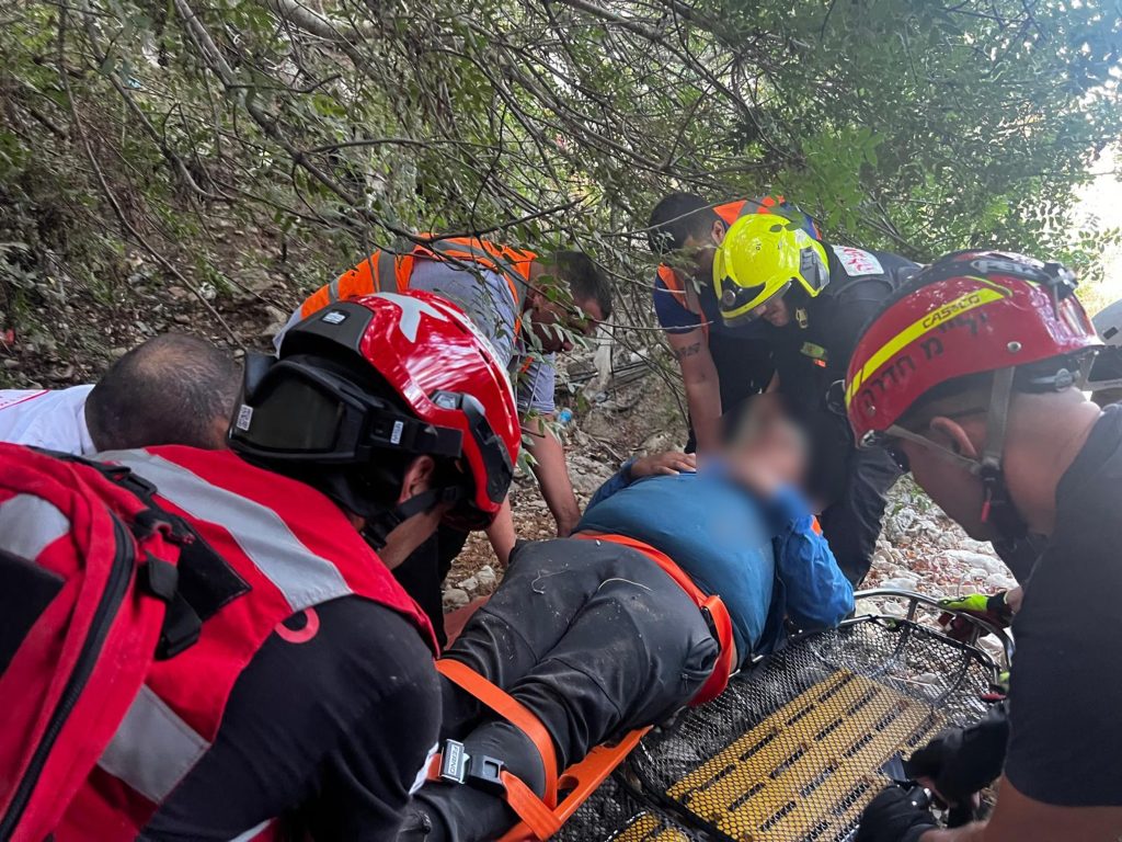 חילוץ מתעלה באום אל פאחם. צילום: דוברות כבאות והצלה לישראל
