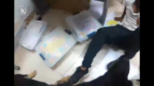 תיעוד שלב איתור ומעצר החשודים בסיוע כלב הסיור המשטרתי צילום: דוברות המשטרה