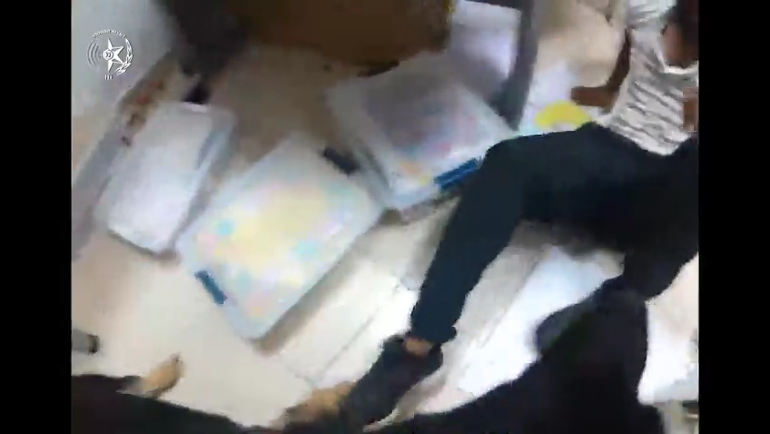 תיעוד שלב איתור ומעצר החשודים בסיוע כלב הסיור המשטרתי צילום: דוברות המשטרה