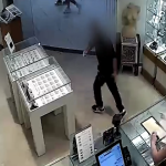 תיעוד ממצלמות האבטחה בחנויות. צילום: דוברות המשטרה