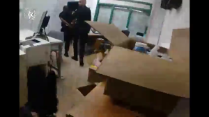 תיעוד שלב איתור ומעצר החשודים בסיוע כלב הסיור המשטרתיצילום: דוברות המשטרה