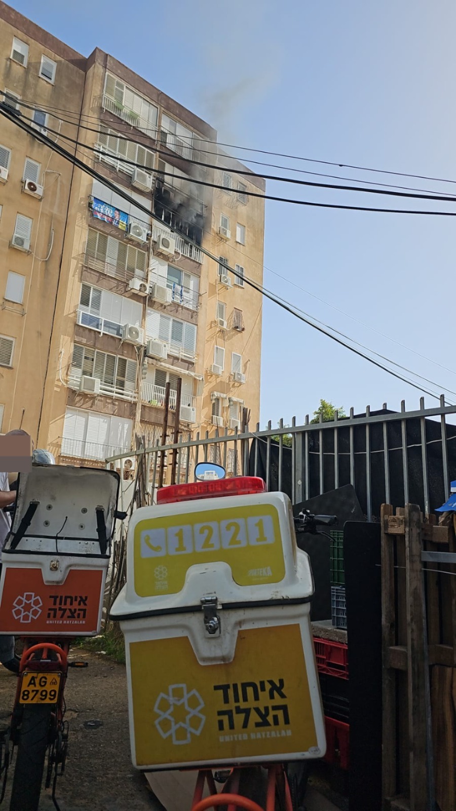 מזירת השריפה ברחוב אסף שמחוני בנתניה, צילום: דוברות איחוד הצלה